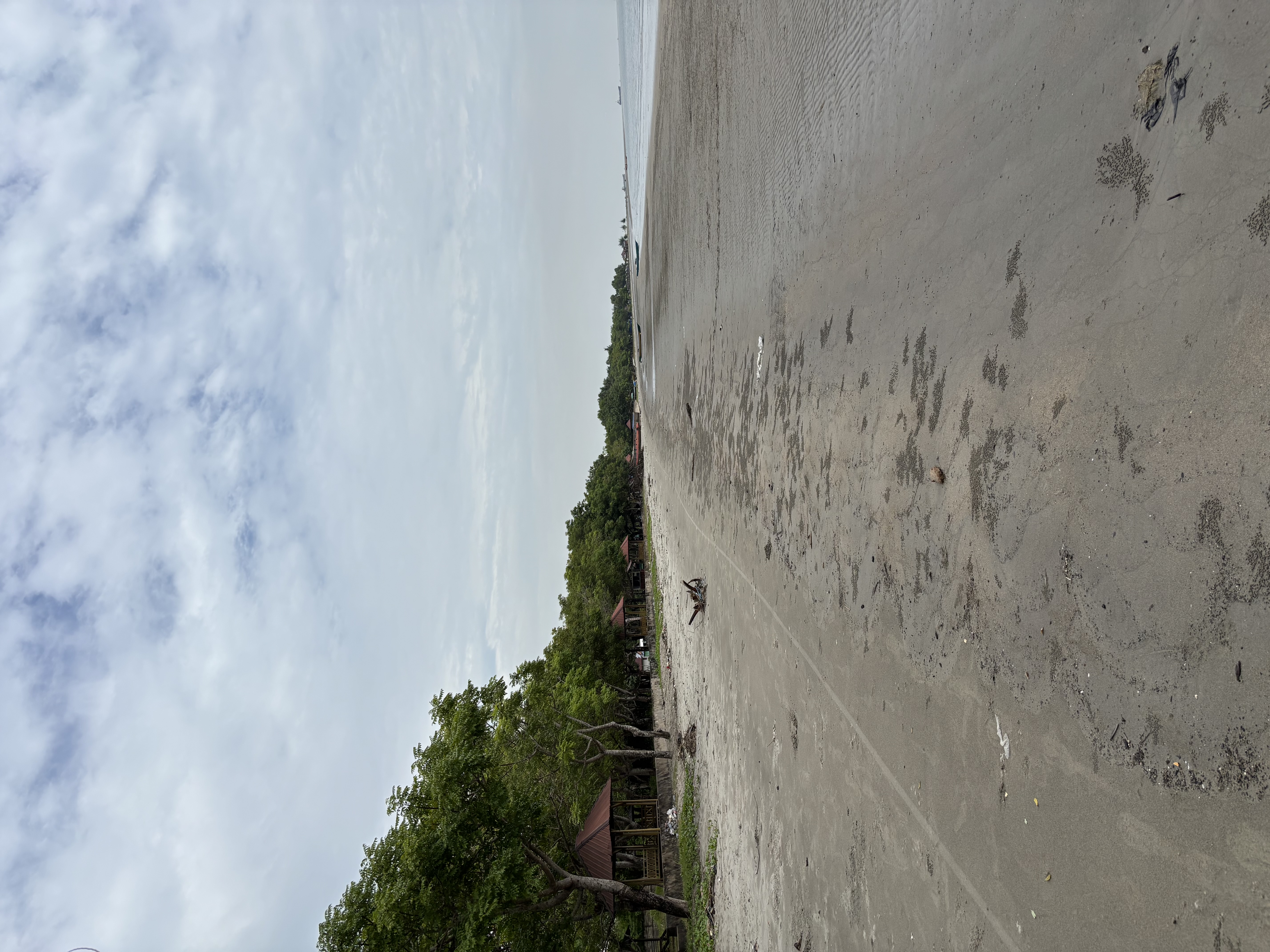 Galeri Pantai Tombawatu Batu Gong Pintu 2