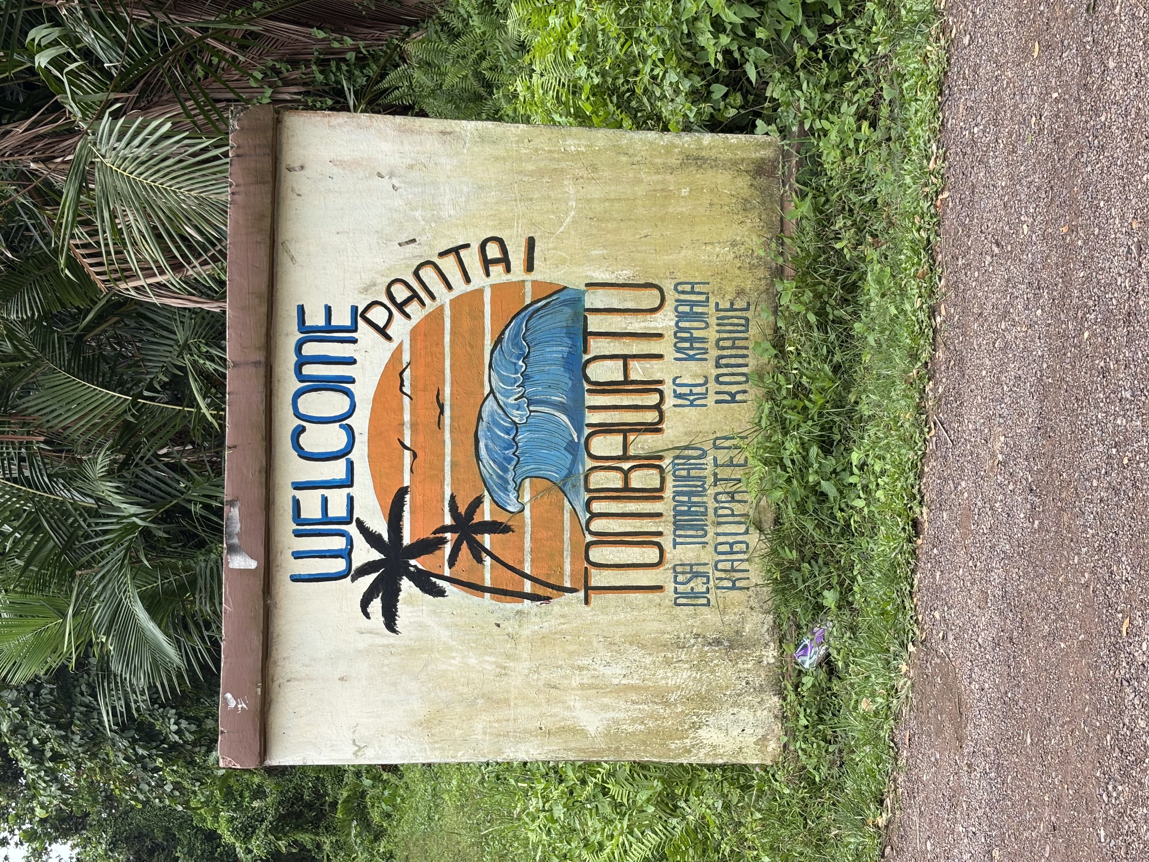 Galeri Pantai Tombawatu Batu Gong Pintu 2