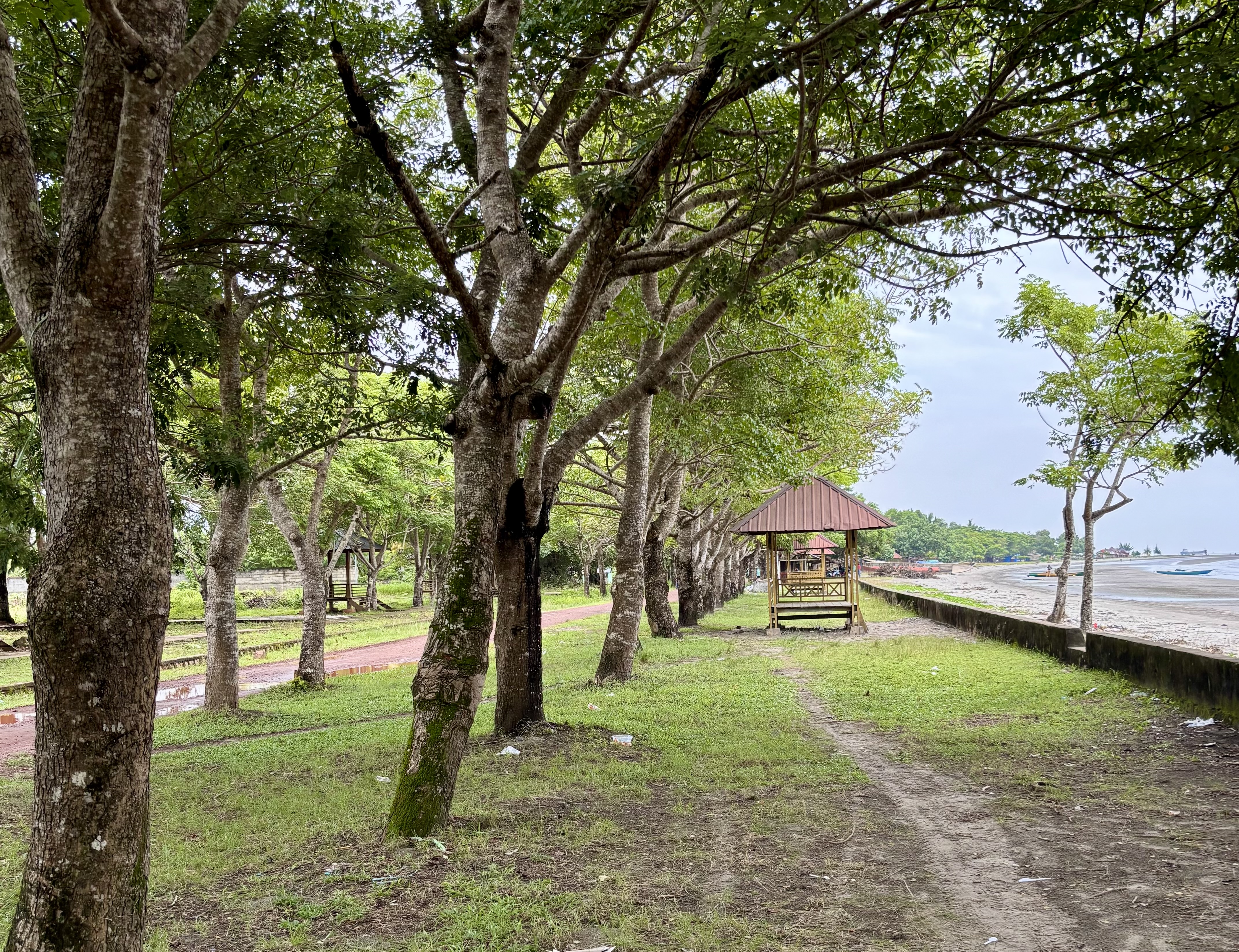 Galeri Pantai Tombawatu Batu Gong Pintu 2