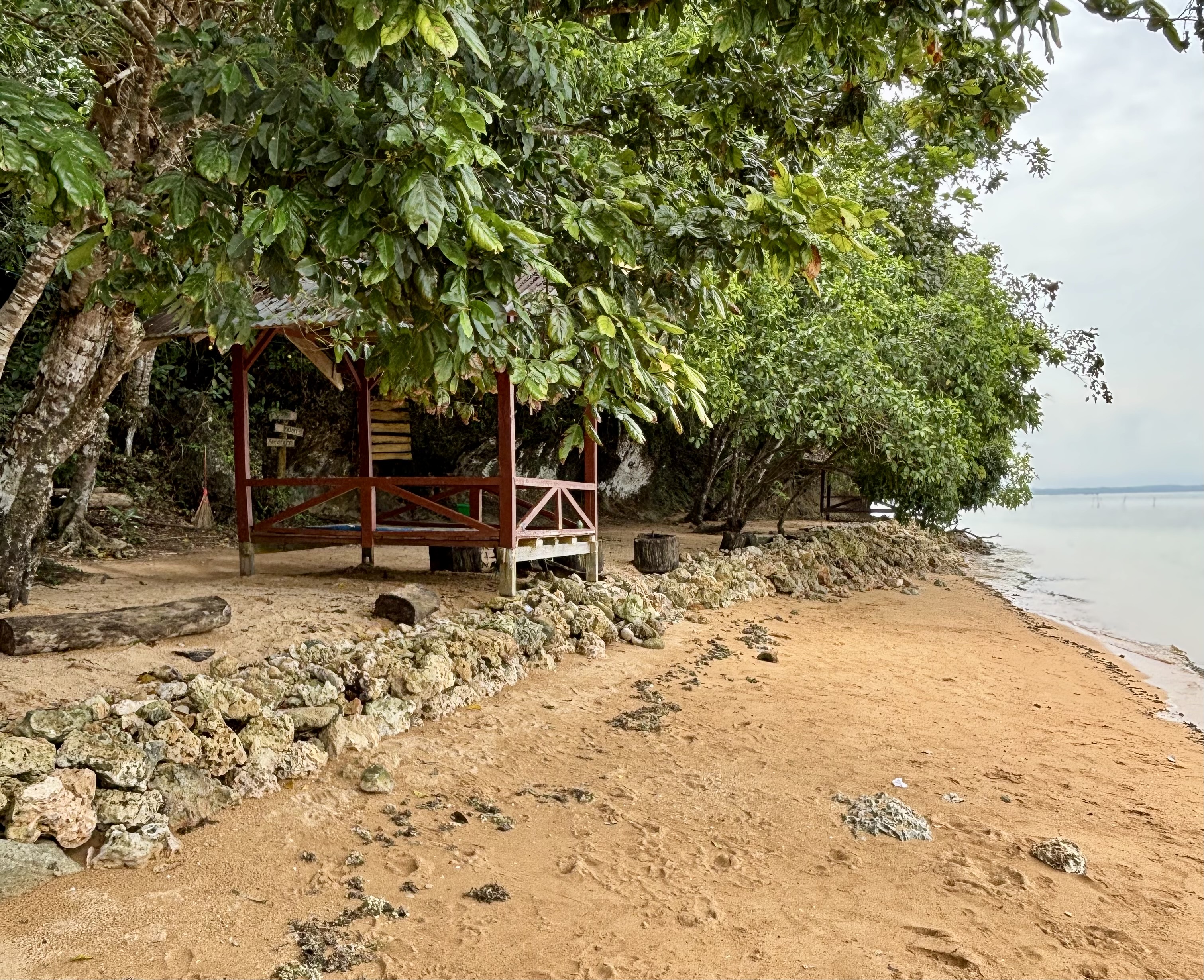Galeri Pantai Tompa One 